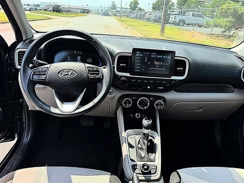 Used 2026 Hyundai Venue SEL FWD image 13