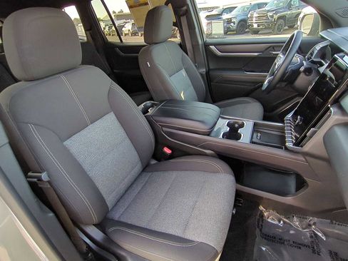 Used 2025 GMC Acadia Elevation image 26