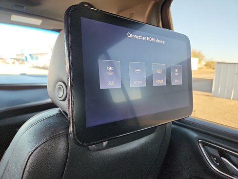 Used 2022 Chevrolet Suburban RST w/ Luxury Package image 10