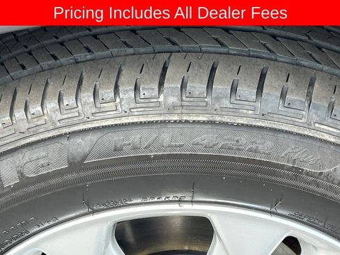 Used 2014 Nissan Rogue SV FWD image 23