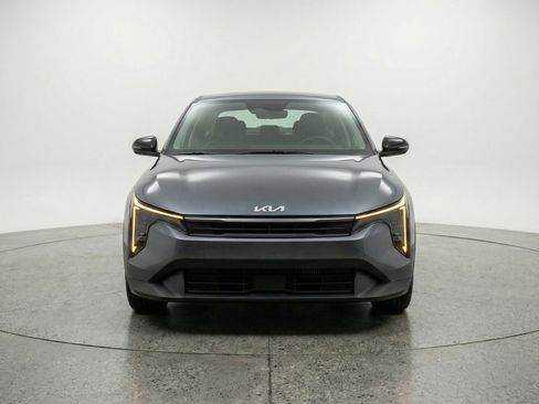 Used 2025 Kia K4 LXS image 2