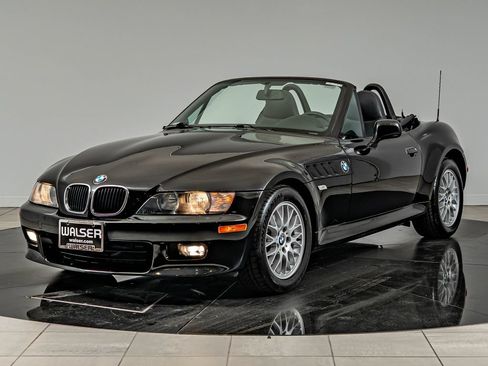 Used 2001 BMW Z3 2.5i RWD image 2