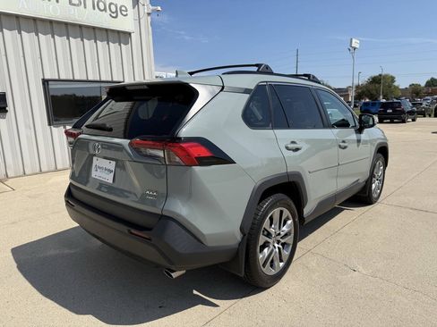 Used 2022 Toyota RAV4 XLE Premium AWD/4WD image 4