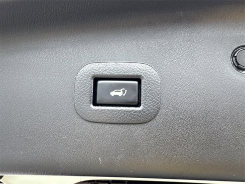 Used 2020 Nissan Armada Platinum w/ Interior Lighting Package image 20