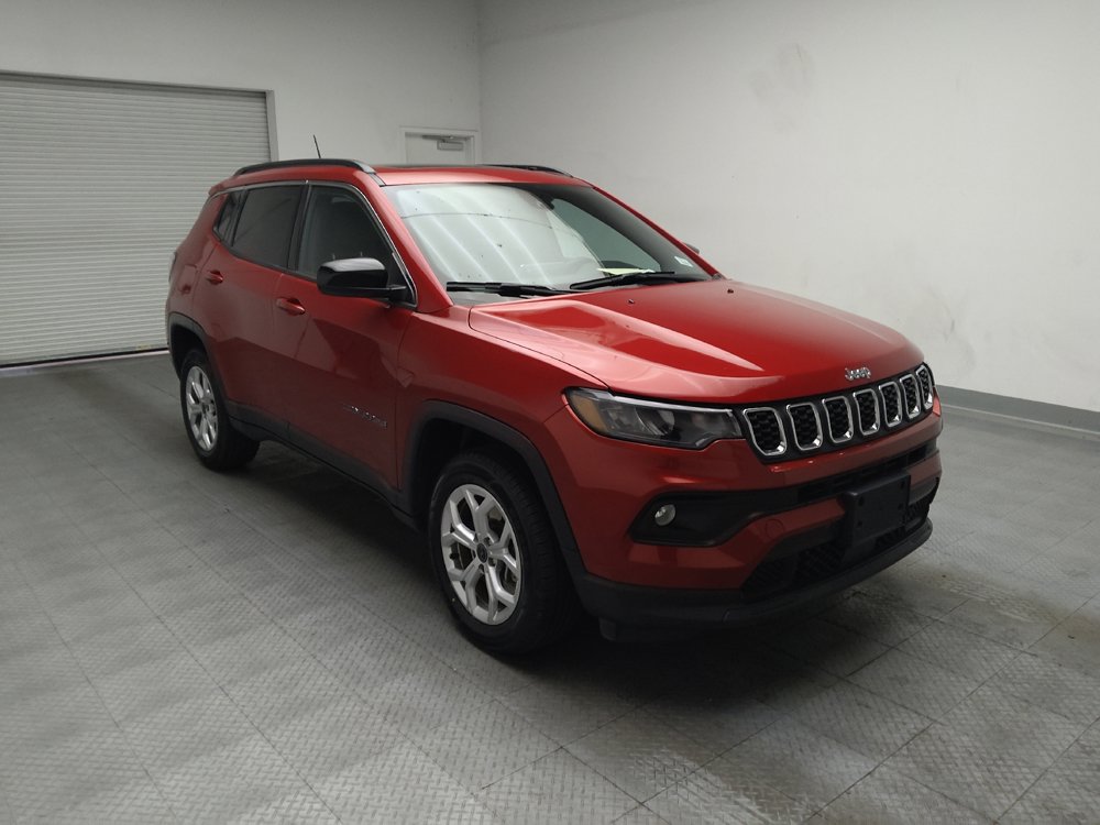 Used 2025 Jeep Compass Latitude w/ Sun & Sound Group AWD/4WD image 13
