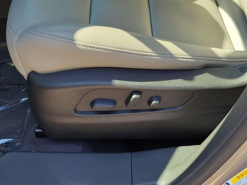 Used 2023 Cadillac XT4 Luxury w/ Cold Weather Package FWD image 26