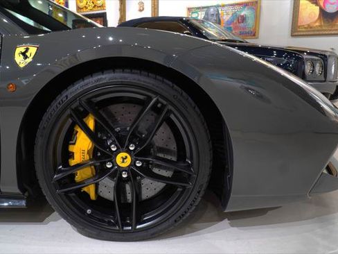 Used 2018 Ferrari 488 GTB RWD image 9