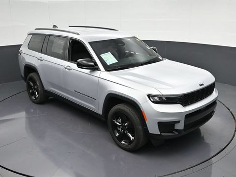 Used 2024 Jeep Grand Cherokee L Laredo AWD/4WD image 25