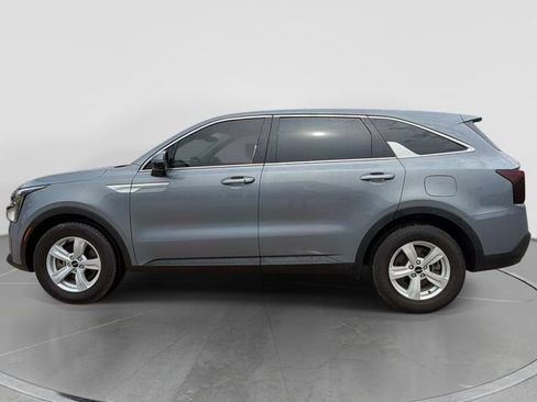 Used 2024 Kia Sorento LX FWD image 7