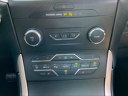 Used 2019 Ford Edge SEL w/ Equipment Group 201A FWD image 17