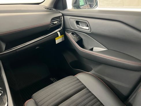 New 2026 Nissan Rogue SV image 10