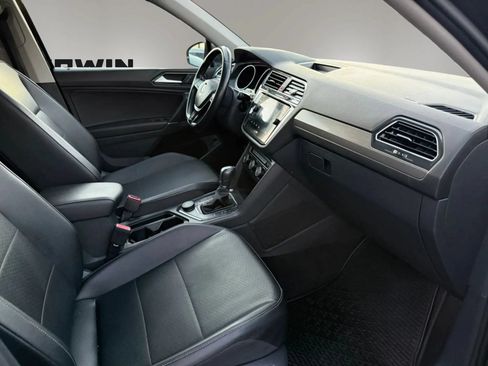 Used 2018 Volkswagen Tiguan SEL AWD/4WD image 24