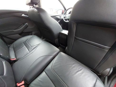 Used 2017 Ford Focus Titanium w/ Titanium Technology Package FWD image 12