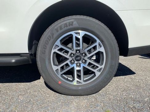 New 2025 Ford Expedition Active image 31