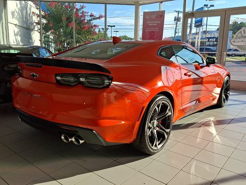 Used 2021 Chevrolet Camaro SS RWD image 6