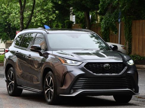 Used 2021 Toyota Highlander XSE image 4