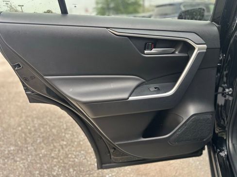 Used 2025 Toyota RAV4 XLE FWD image 34