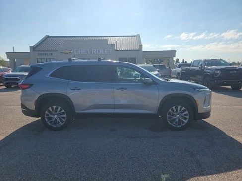 Used 2025 Buick Enclave Preferred w/ Power Package AWD/4WD image 21