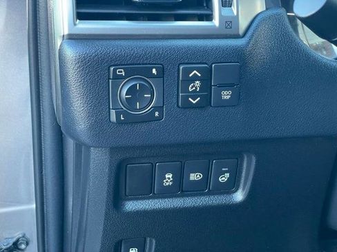 Used 2022 Lexus GX 460 Premium w/ Accessory Package image 14