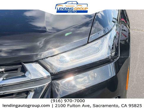 Used 2023 Chevrolet Traverse LT FWD image 7