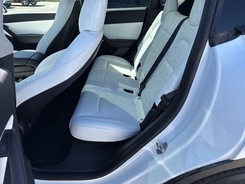 Used 2022 Tesla Model Y Performance AWD/4WD image 9