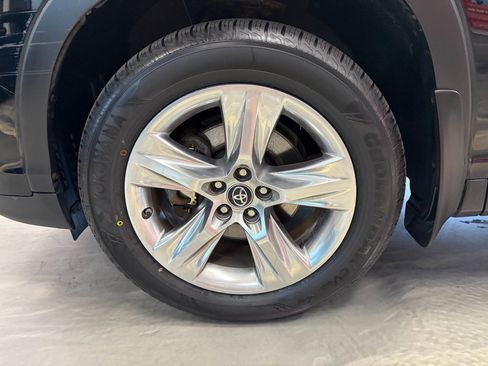 Used 2018 Toyota Highlander Limited AWD/4WD image 25