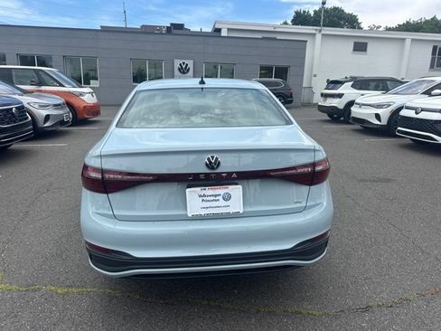 Used 2025 Volkswagen Jetta SE w/ Black Wheel Package FWD image 4