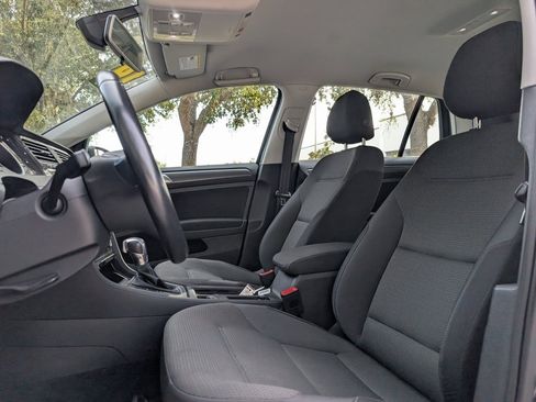 Used 2019 Volkswagen e-Golf SE w/ Driver Assistance Package image 15