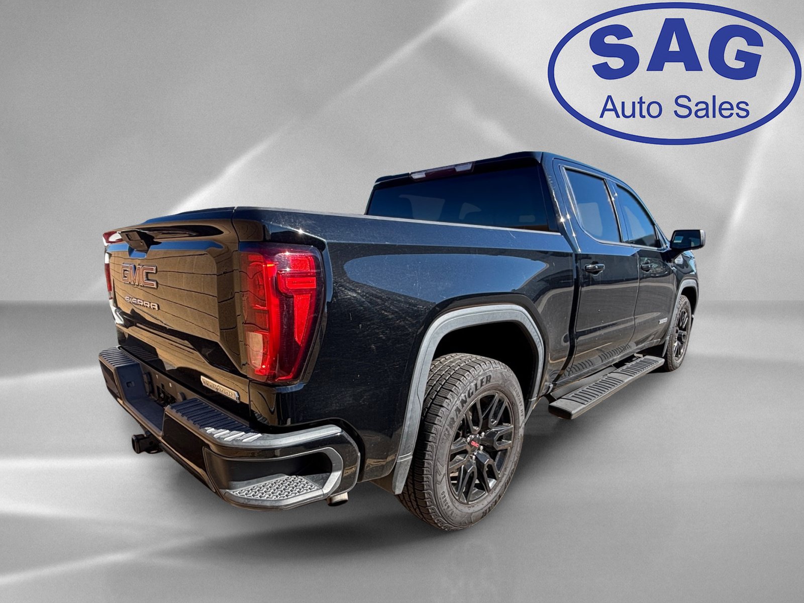 Used 2020 GMC Sierra 1500 Elevation w/ Elevation Value Package RWD image 3