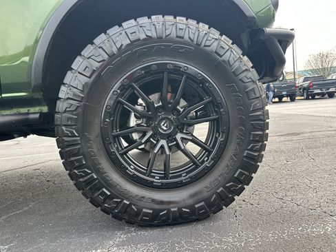 Used 2023 Ford Bronco Badlands image 13