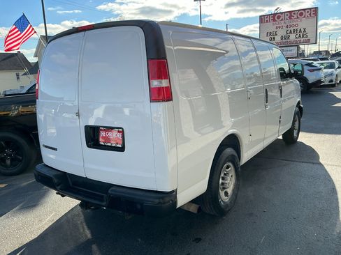 Used 2018 Chevrolet Express 3500 w/ Driver Convenience Package image 4