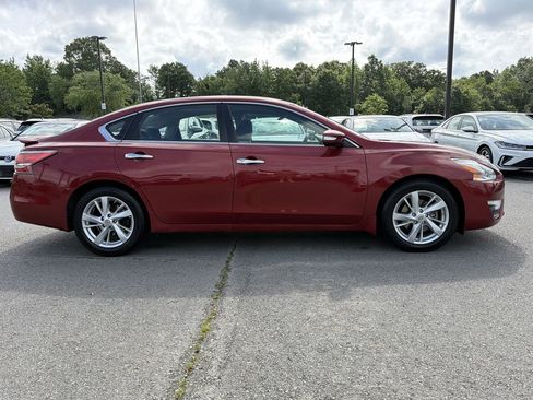 Used 2015 Nissan Altima 2.5 SV w/ Convenience Package FWD image 6