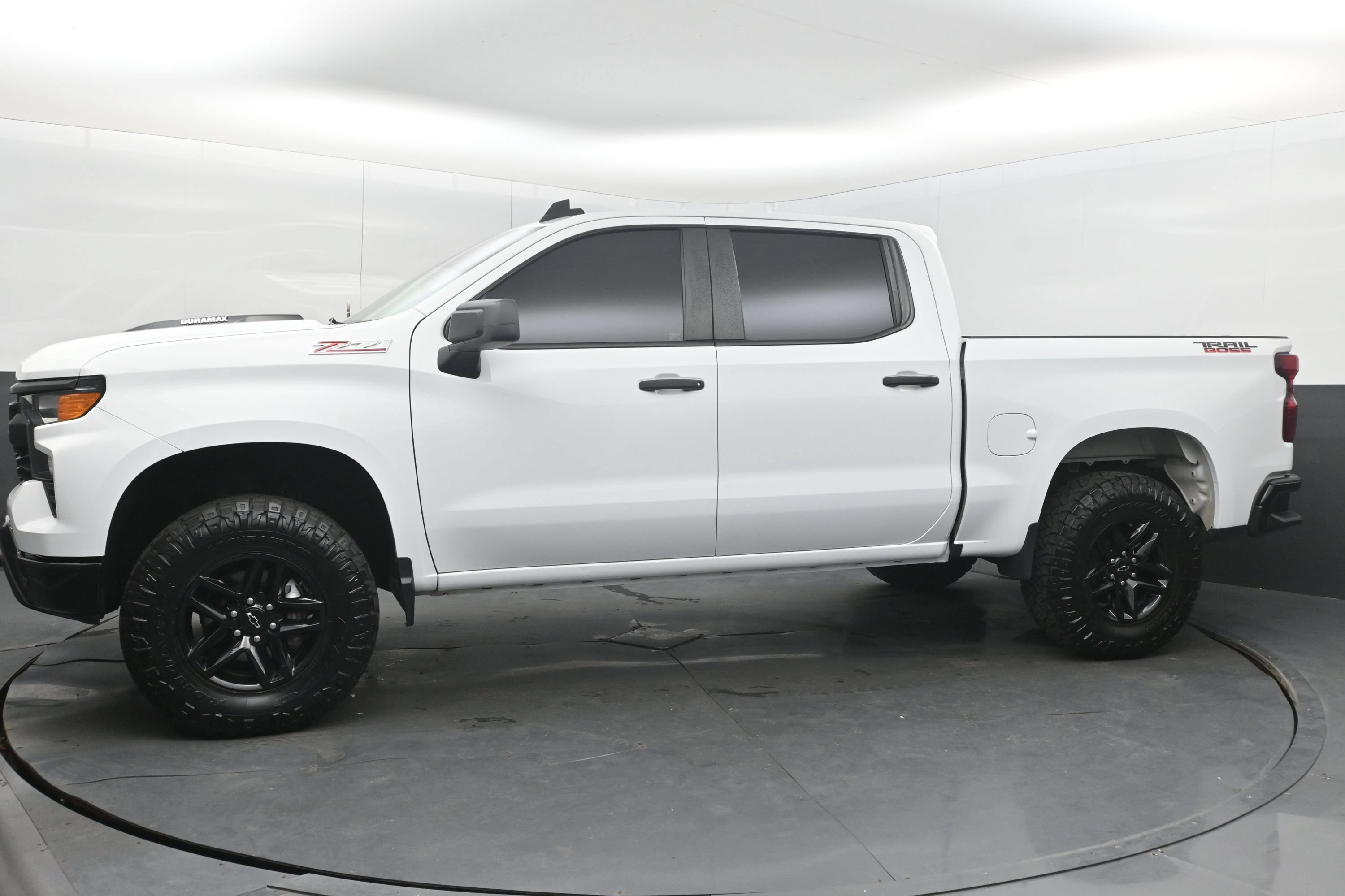 Used 2022 Chevrolet Silverado 1500 Custom Trail Boss w/ LPO, Dark Essentials Package AWD/4WD image 5