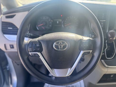 Used 2016 Toyota Sienna LE image 14