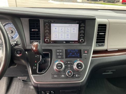 Used 2020 Toyota Sienna Limited Premium w/ Protection Package FWD image 21