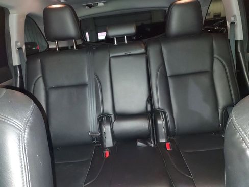 Used 2018 Toyota Highlander LE AWD/4WD image 13