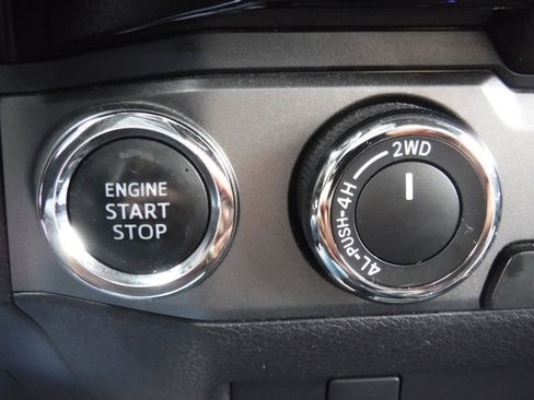 Used 2017 Toyota Tacoma TRD Sport image 30