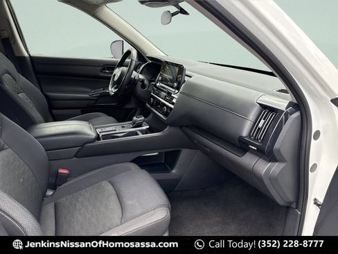 Certified 2024 Nissan Pathfinder SV FWD image 18