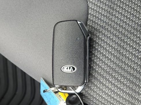 Used 2020 Kia Niro LXS image 33