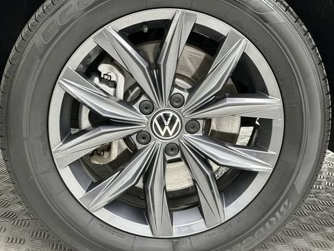 Used 2023 Volkswagen Tiguan SE AWD/4WD image 10