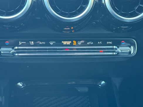 Used 2020 Mercedes-Benz GLB 250 4MATIC image 20
