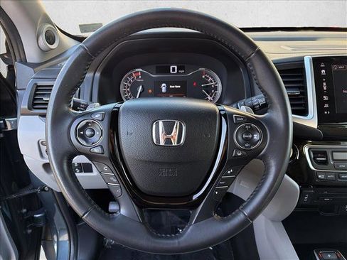 Used 2018 Honda Pilot Touring image 14