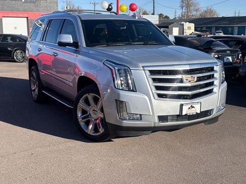 Used 2018 Cadillac Escalade Luxury image 1