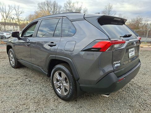 Used 2022 Toyota RAV4 XLE w/ Convenience Package image 4