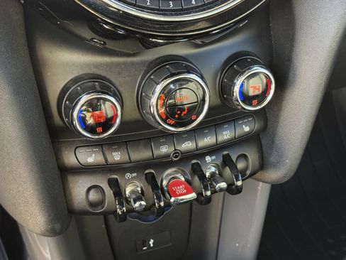 Used 2021 MINI Cooper Cooper w/ 6.5" Touchscreen Package image 22