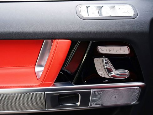 Used 2025 Mercedes-Benz G 550 image 7