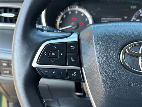 Certified 2025 Toyota Highlander XLE image 28