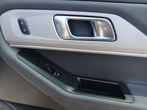 Certified 2025 Ford Explorer Active w/ Active Comfort Package RWD image 16