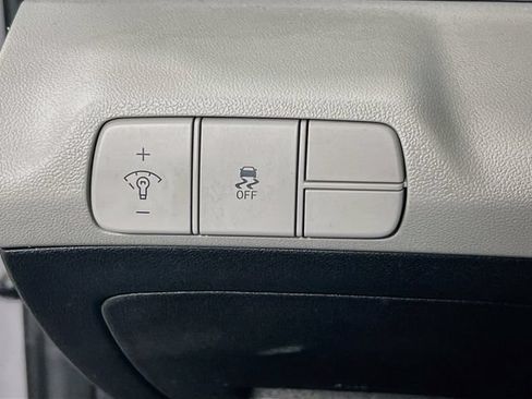 Used 2024 Hyundai Elantra Limited FWD image 25