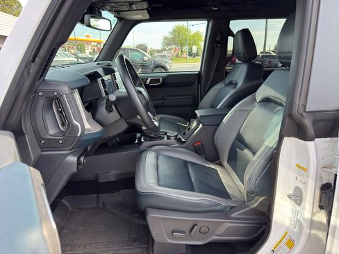 Used 2024 Ford Bronco Outer Banks image 9